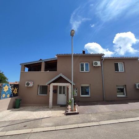 Apartmani Amans Pula Eksteriør billede